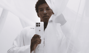 Motorola Razr+ (2026) Evaluating the Large Cover Display and Flip Utility Motorola Razr+ (2026) Evaluating the Large Cover Display and Flip Utility