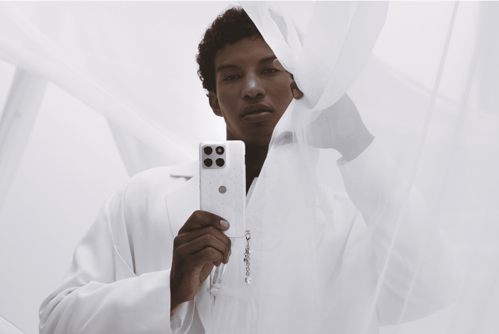 Motorola Razr+ (2026) Evaluating the Large Cover Display and Flip Utility