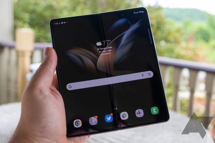 Samsung Galaxy Z Fold 7 Testing the New Slim Hinge and Screen Durability