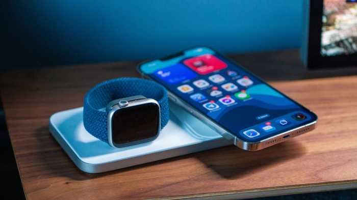 Nomad Base One Max Testing the Premium Magnetic Travel Charging Hub