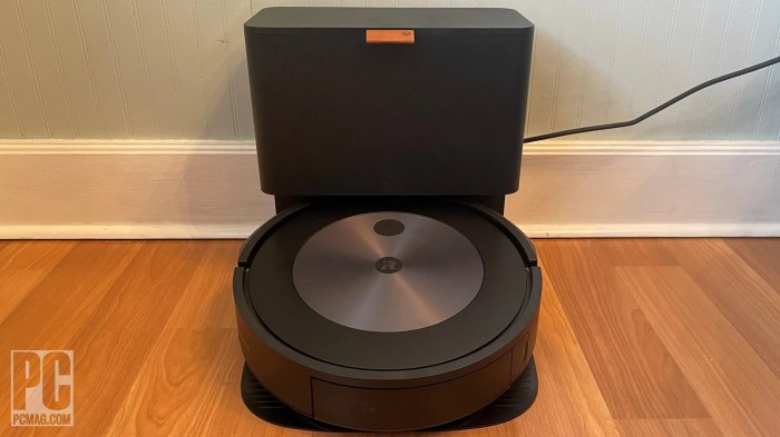 IRobot Roomba j7+ Self-Emptying Vacuum: Avoiding Obstacles Easily